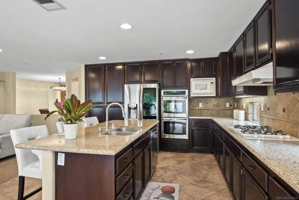 10145 Challenger Ct, Spring Valley, California 91978 home-pic-18