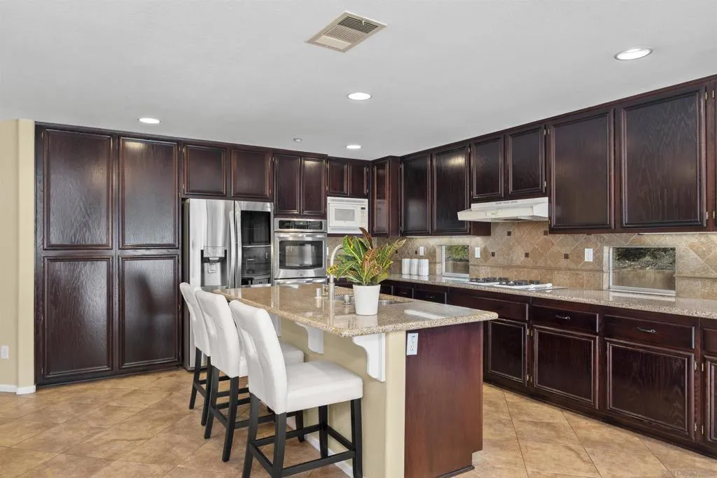 10145 Challenger Ct, Spring Valley, California 91978 home-pic-17