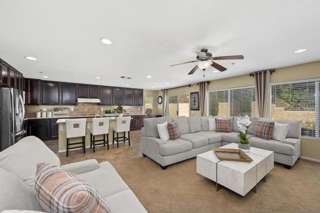 10145 Challenger Ct, Spring Valley, California 91978 home-pic-1