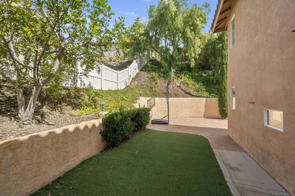 10145 Challenger Ct, Spring Valley, California 91978 home-pic-48