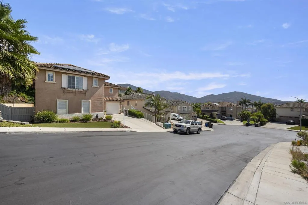 10145 Challenger Ct, Spring Valley, California 91978 home-pic-9