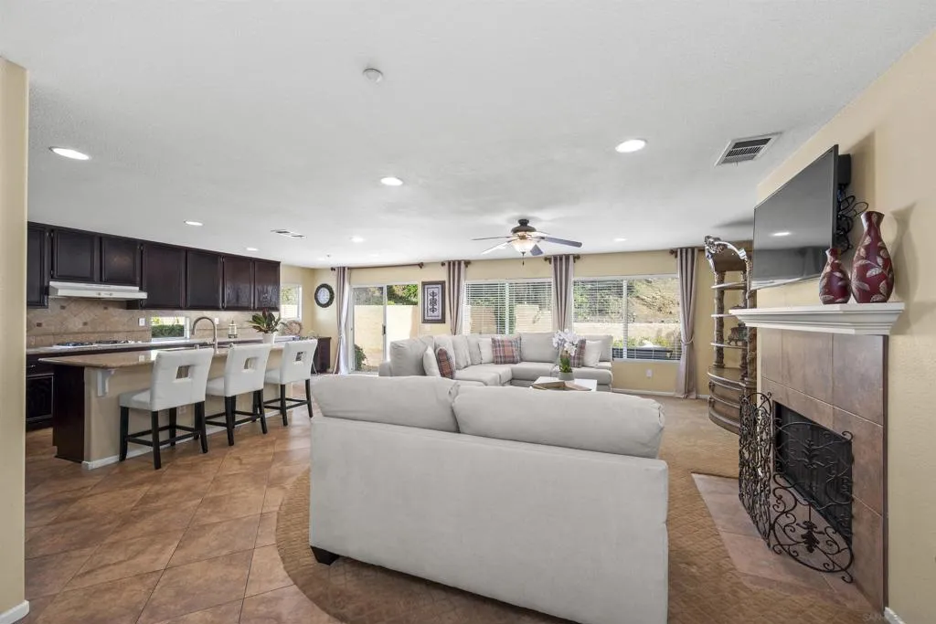 10145 Challenger Ct, Spring Valley, California 91978 home-pic-20