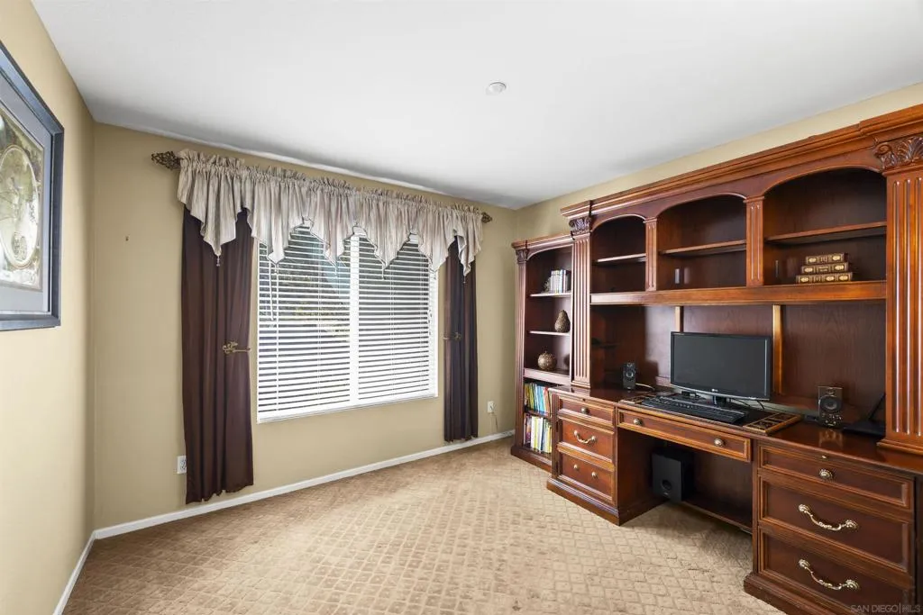 10145 Challenger Ct, Spring Valley, California 91978 home-pic-24