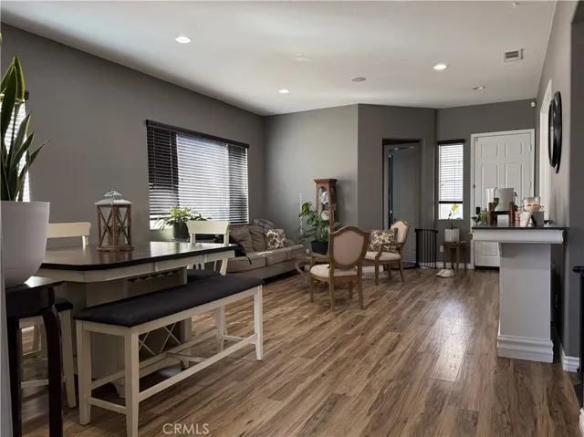 10265 Cotoneaster Street, Apple Valley, California 92308
