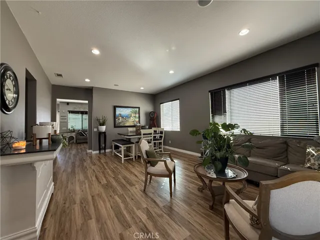 10265 Cotoneaster Street, Apple Valley, California 92308
