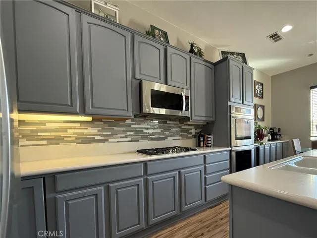 10265 Cotoneaster Street, Apple Valley, California 92308