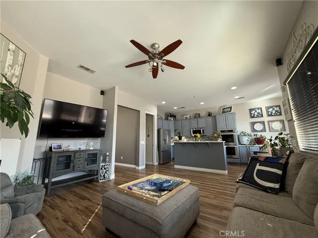 10265 Cotoneaster Street, Apple Valley, California 92308