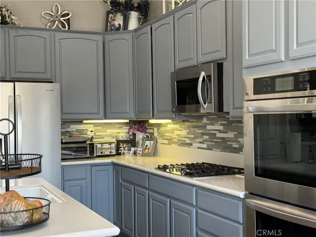 10265 Cotoneaster Street, Apple Valley, California 92308