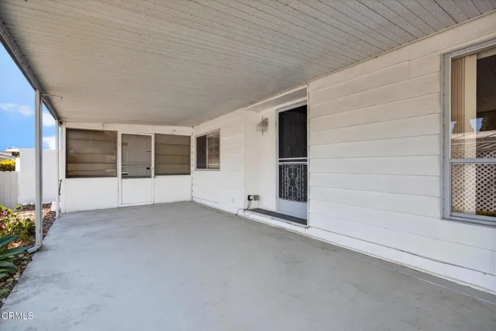 31-web-or-mls-UpmarketMedia-125Fro-094
