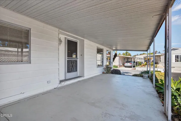 32-web-or-mls-UpmarketMedia-125Fro-098