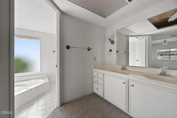 27-web-or-mls-UpmarketMedia-125Fro-083