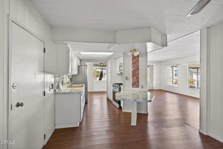 5-web-or-mls-UpmarketMedia-125Fro-015