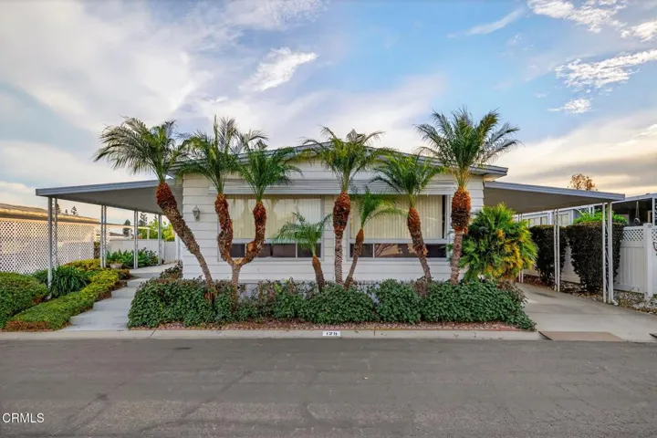 1-web-or-mls-UpmarketMedia-125Frost-002