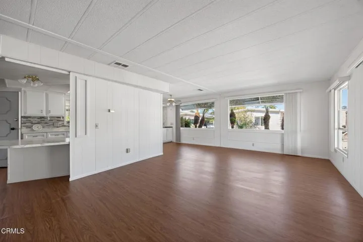 16-web-or-mls-UpmarketMedia-125Fro-049
