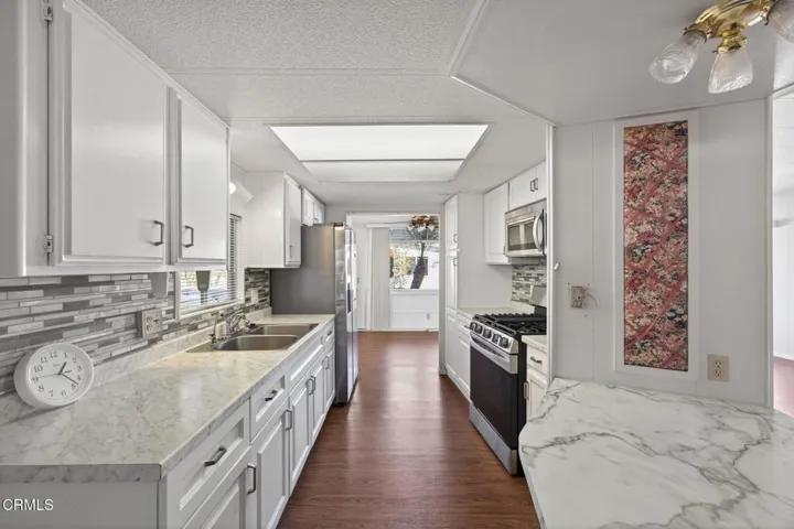 8-web-or-mls-UpmarketMedia-125Fro-026