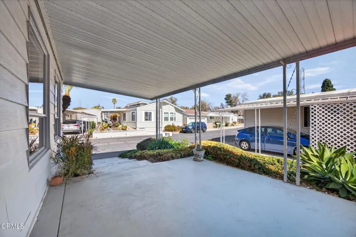 30-web-or-mls-UpmarketMedia-125Fro-091
