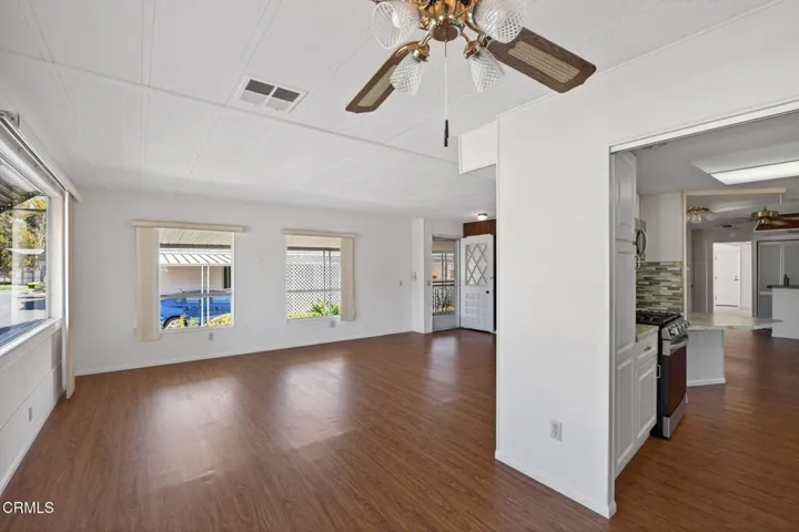 14-web-or-mls-UpmarketMedia-125Fro-043