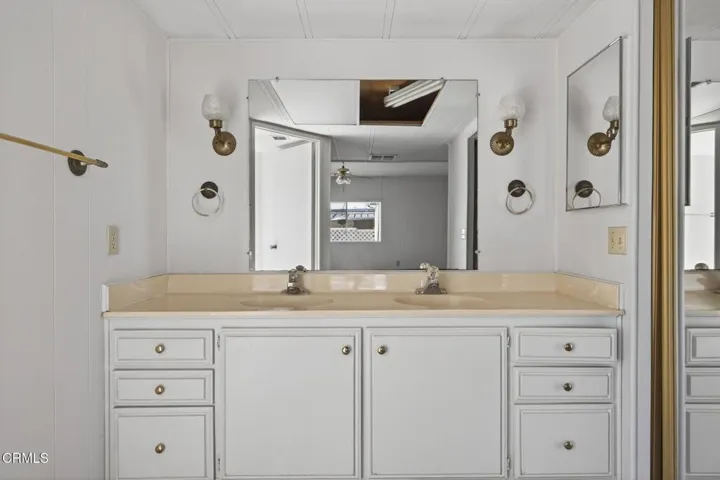 25-web-or-mls-UpmarketMedia-125Fro-077