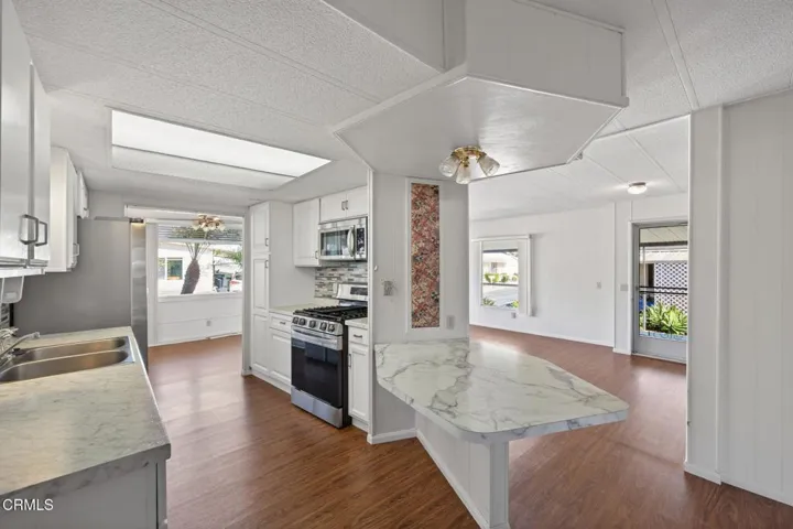 7-web-or-mls-UpmarketMedia-125Fro-022