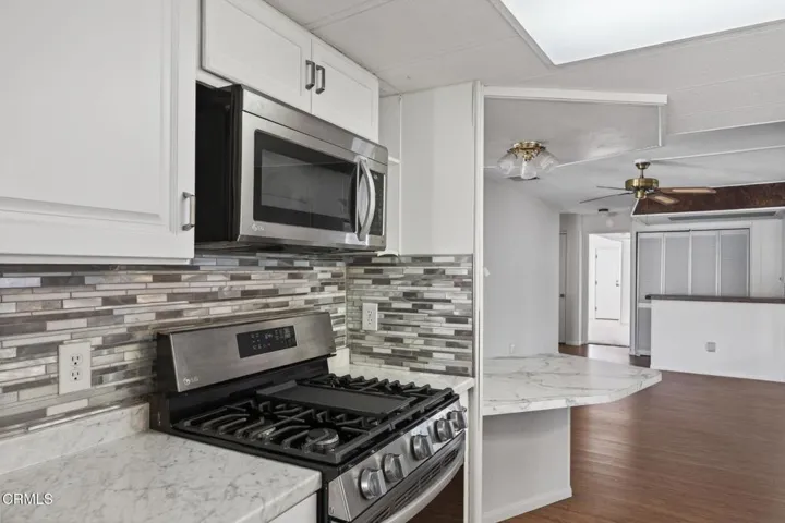 11-web-or-mls-UpmarketMedia-125Fro-035