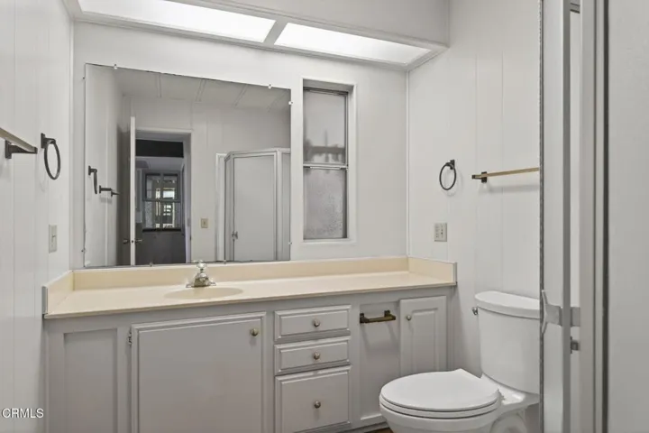 19-web-or-mls-UpmarketMedia-125Fro-060