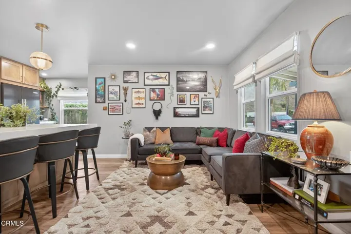 4-web-or-mls-003_UpmarketMedia_103 Com-1