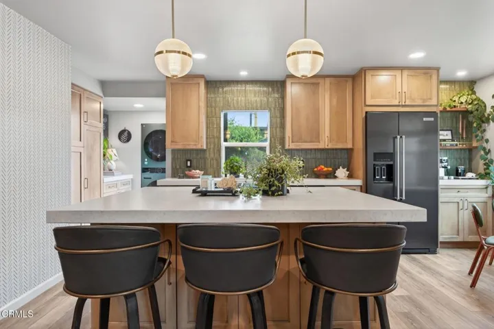 9-web-or-mls-011_UpmarketMedia_103 Com-3