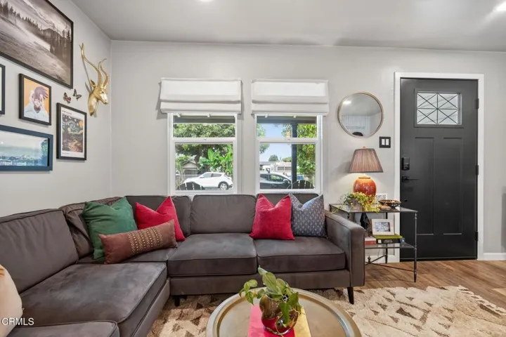 5-web-or-mls-009_UpmarketMedia_103 Com-3