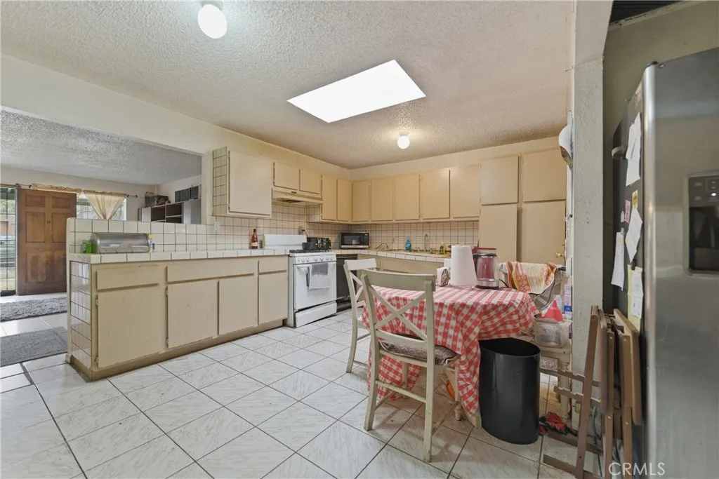 18325 Mettler, Carson, California 90746 home-pic-9