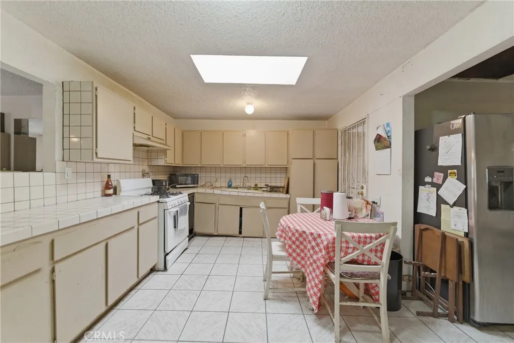 18325 Mettler, Carson, California 90746 home-pic-8