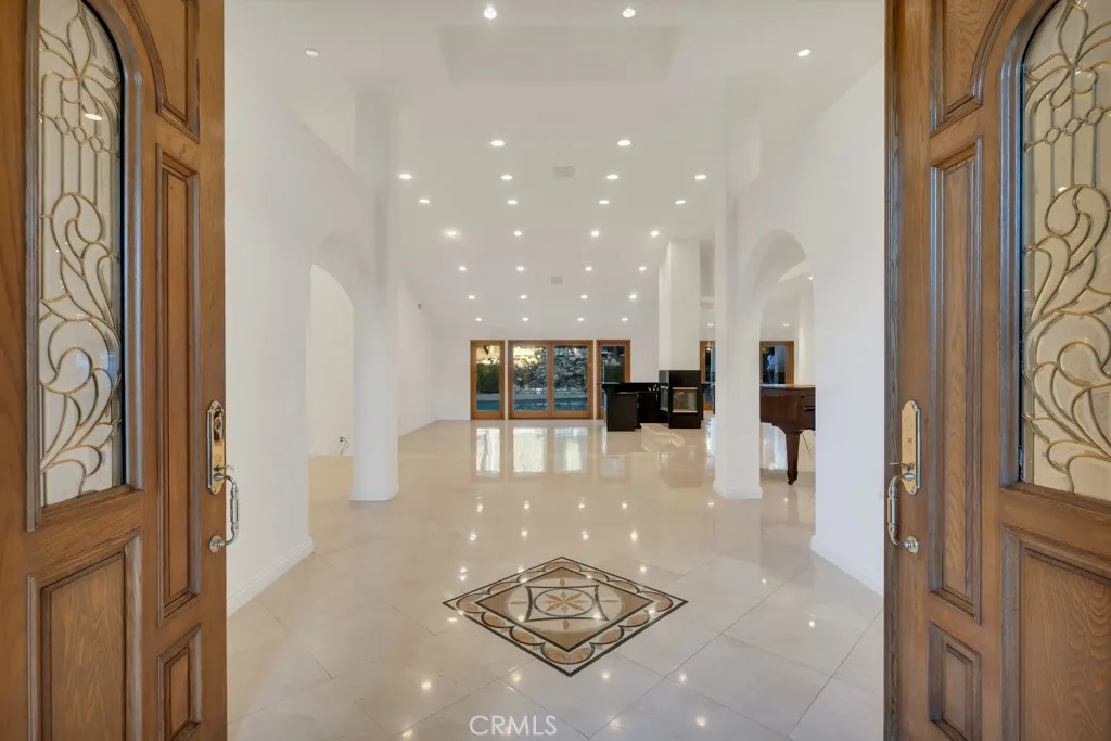 4446 Hayvenhurst Avenue, Encino, California 91436 home-pic-6