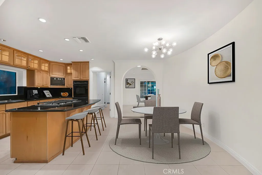 4446 Hayvenhurst Avenue, Encino, California 91436 home-pic-18