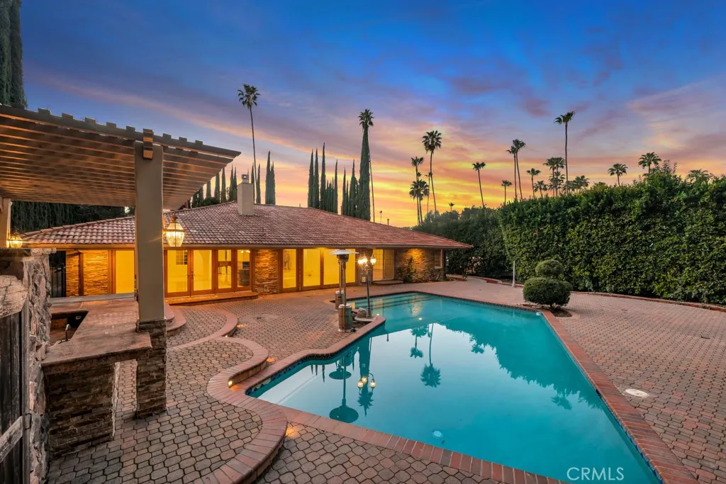 4446 Hayvenhurst Avenue, Encino, California 91436 home-pic-60
