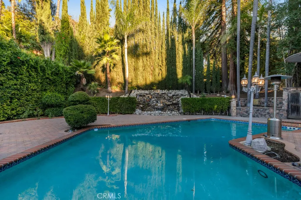4446 Hayvenhurst Avenue, Encino, California 91436 home-pic-44