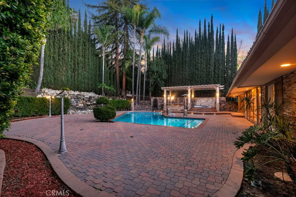 4446 Hayvenhurst Avenue, Encino, California 91436 home-pic-54