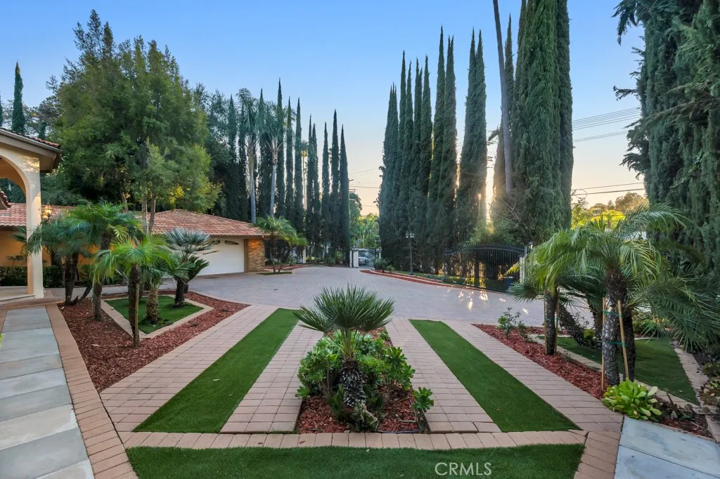 4446 Hayvenhurst Avenue, Encino, California 91436 home-pic-4