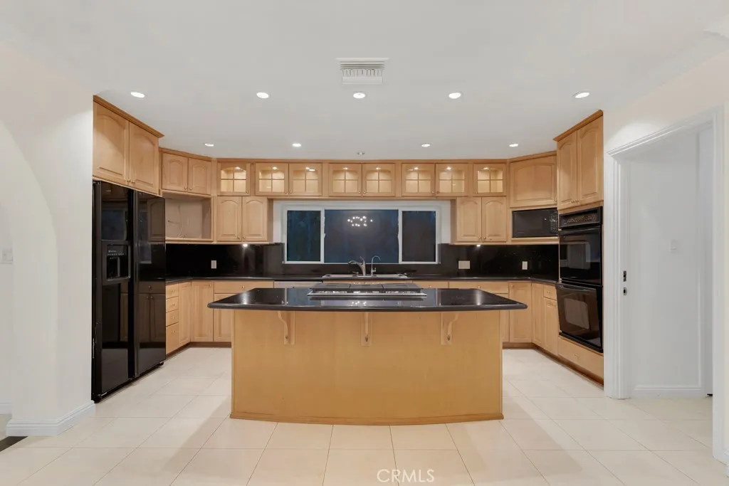 4446 Hayvenhurst Avenue, Encino, California 91436 home-pic-17