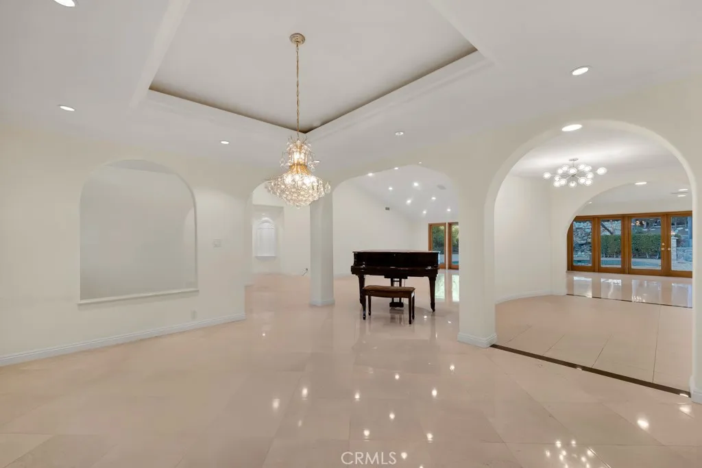 4446 Hayvenhurst Avenue, Encino, California 91436 home-pic-26