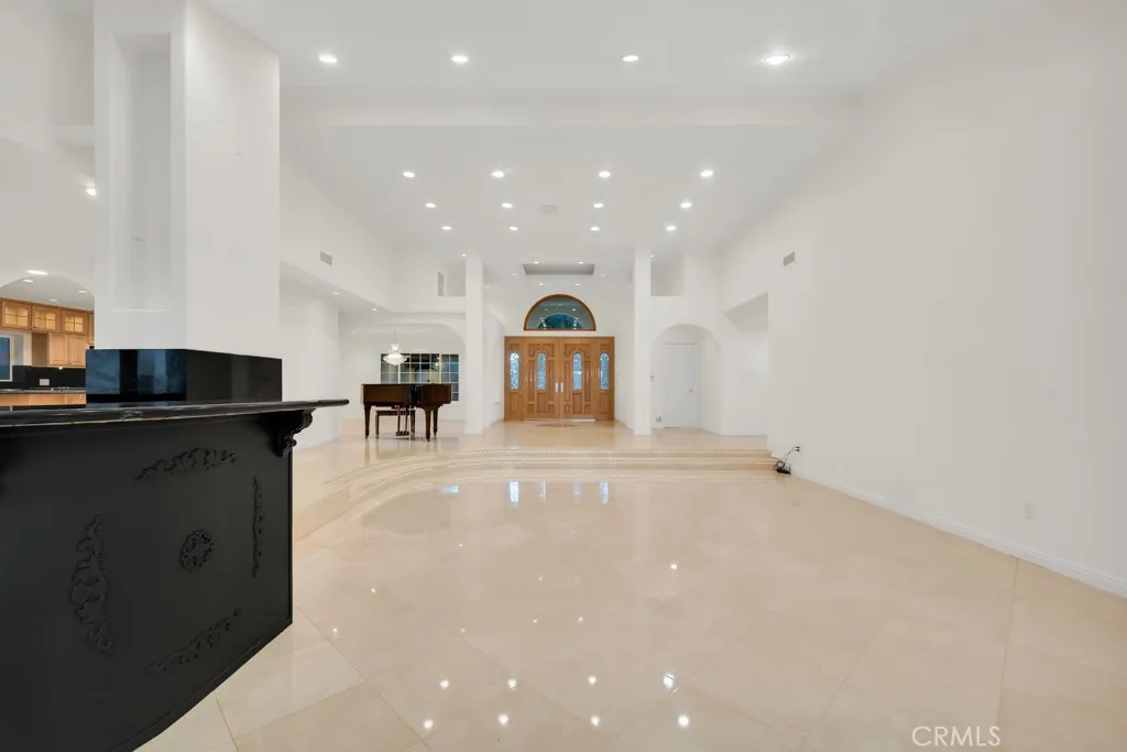 4446 Hayvenhurst Avenue, Encino, California 91436 home-pic-16