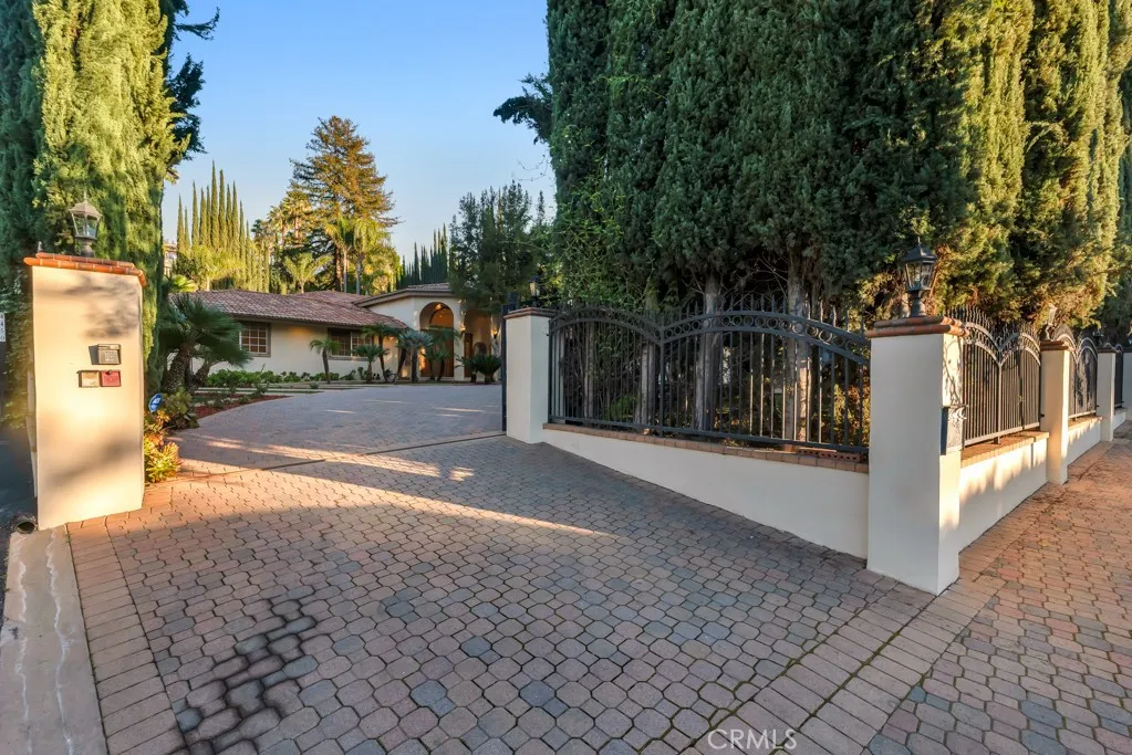 4446 Hayvenhurst Avenue, Encino, California 91436 home-pic-49