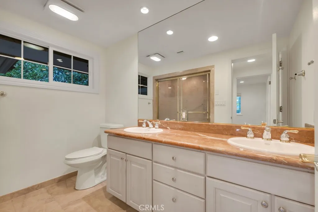4446 Hayvenhurst Avenue, Encino, California 91436 home-pic-36