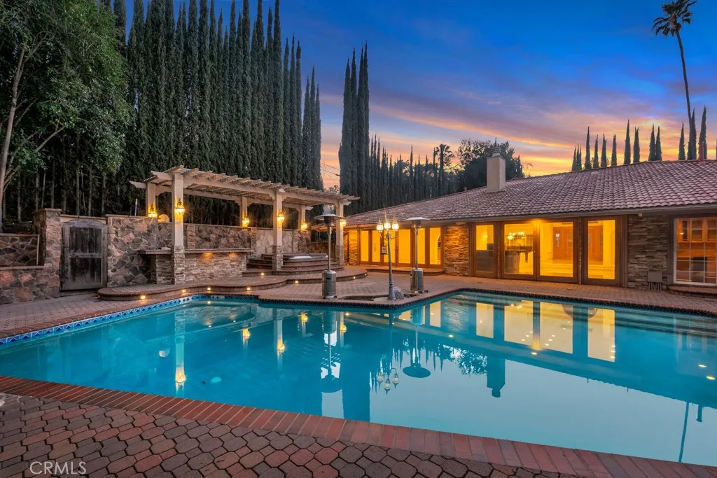 4446 Hayvenhurst Avenue, Encino, California 91436 home-pic-58