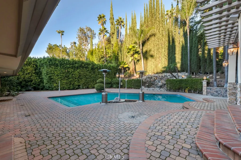 4446 Hayvenhurst Avenue, Encino, California 91436 home-pic-40