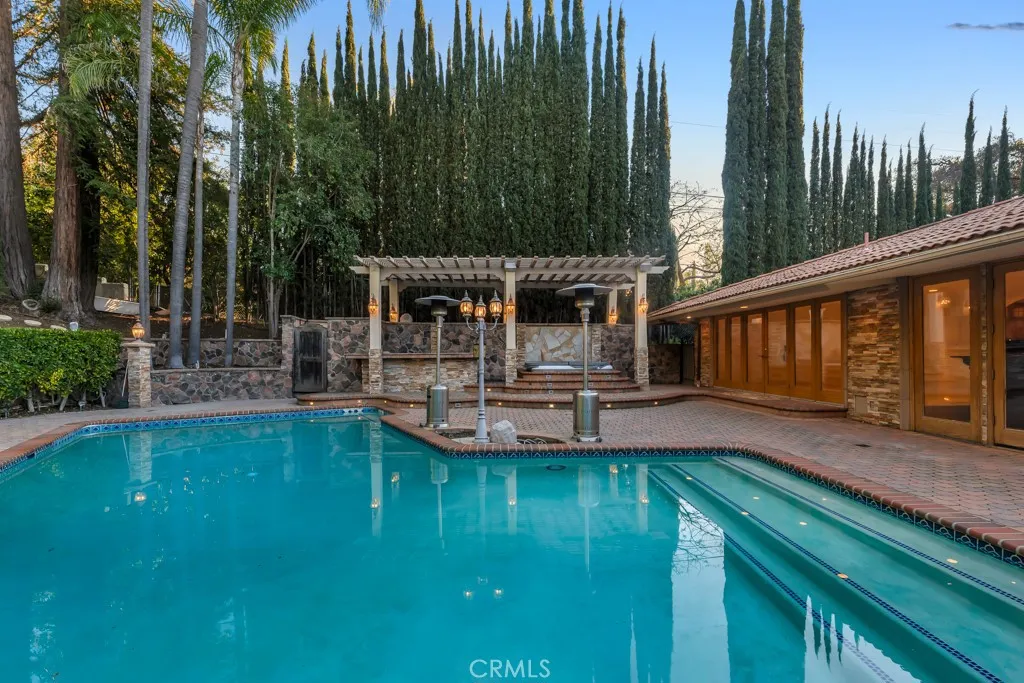 4446 Hayvenhurst Avenue, Encino, California 91436 home-pic-47