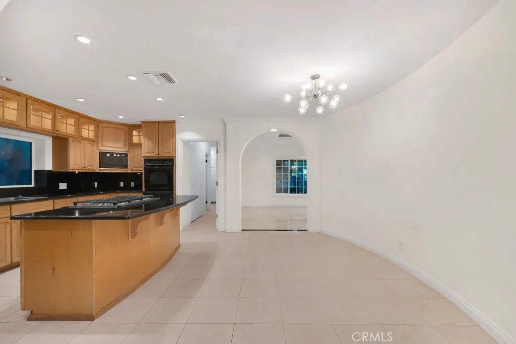 4446 Hayvenhurst Avenue, Encino, California 91436 home-pic-19