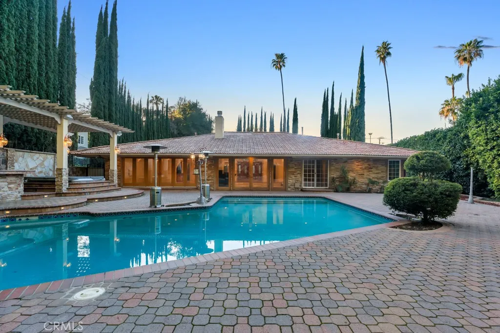 4446 Hayvenhurst Avenue, Encino, California 91436 home-pic-43