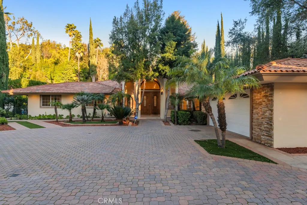 4446 Hayvenhurst Avenue, Encino, California 91436 home-pic-3