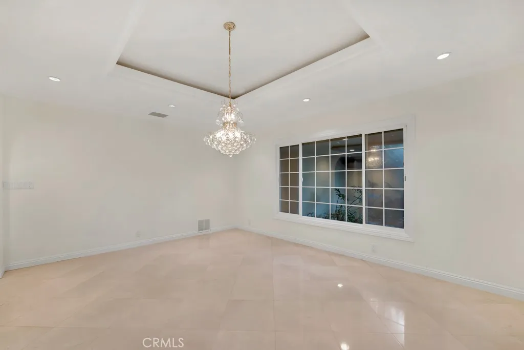 4446 Hayvenhurst Avenue, Encino, California 91436 home-pic-27
