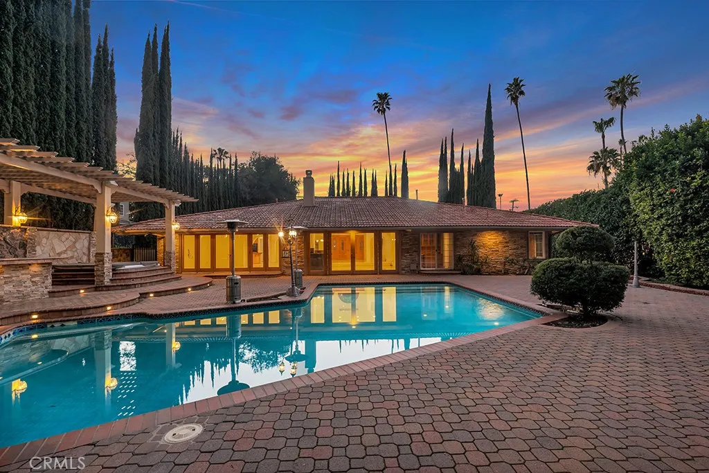 4446 Hayvenhurst Avenue, Encino, California 91436 home-pic-59