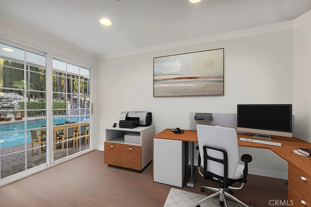 4446 Hayvenhurst Avenue, Encino, California 91436 home-pic-31